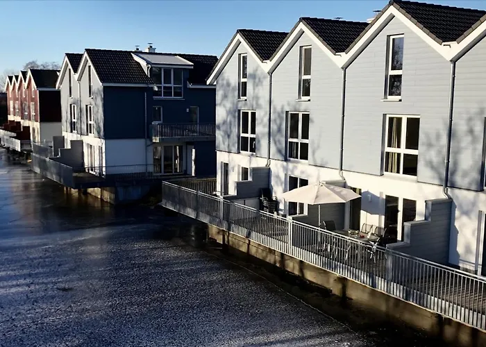 Familienhaus an der Nordsee - Sauna - Kamin - Südterrasse direkt über dem Wasser
